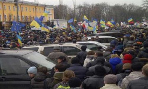 Уüz minlərlə insan Kiyev küçələrinə çıxıb
