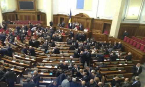 Ukraynada müxalifətçi deputatlar parlamentin işini iflic etdi