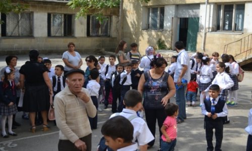 Акция протеста в бакинской школе