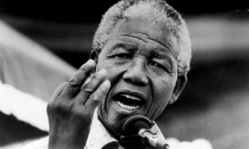 Mandelanın dəfnində QALMAQAL