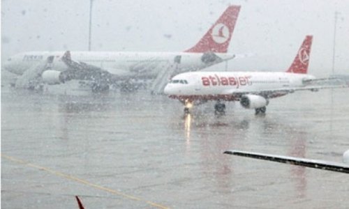 Qar İstanbul nəqliyyatını iflic etdi