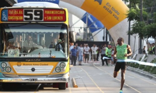 Useyn Bolt avtobusdan sürətli oldu - VİDEO