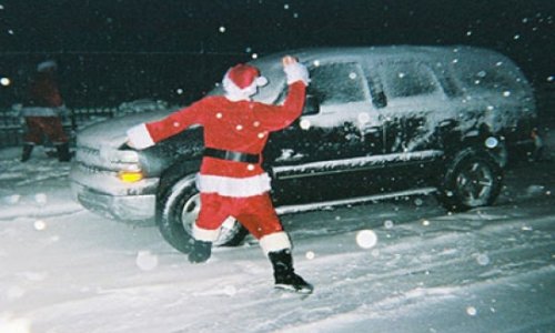 Массовая драка пьяных Санта-Клаусов в Нью-Йорке -ВИДЕО