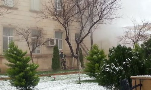 МЧС: При пожаре в ЦБН эвакуировано 138, спасены 12 человек -ФОТО
