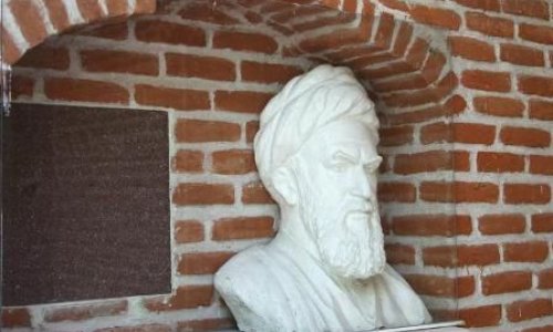 Нужен ли бюст Хомейни в азербайджанской мечети? -ФОТО