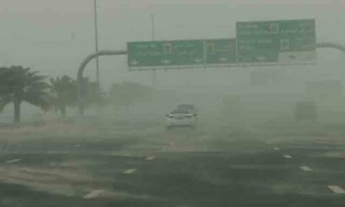 Сильный дождь в ОАЭ спровоцировал сотни автоаварий