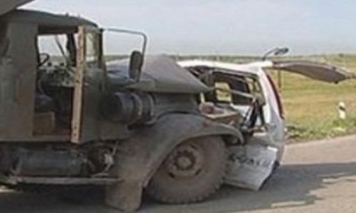 В Сабирабаде грузовик столкнулся с "Жигули", умерли 4 человека