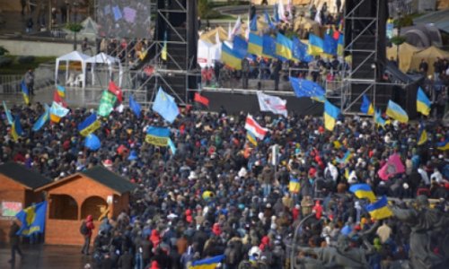 На Майдане собралось 10 тысяч человек