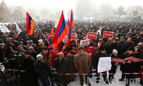 В Ереване проводится шествие протеста