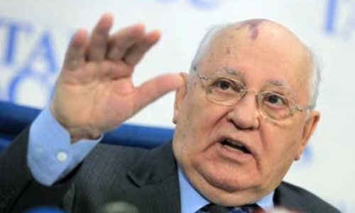 Азербайджанцы требуют отдать Горбачева под суд