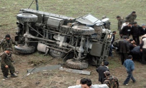 Азербайджанские военные уничтожили армянский военный автомобиль