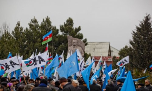 Мусават провел митинг у памятника Мамеда Эмина Расулзаде -ФОТО