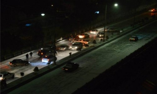 Снег парализовал БакуВИДЕО