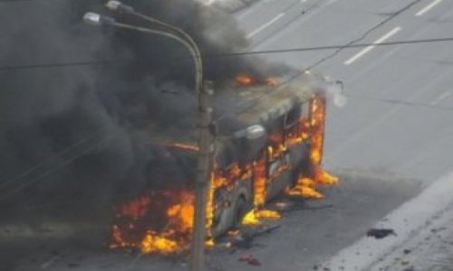 На трассе Баку-Сумгайыт сгорел пассажирский автобус