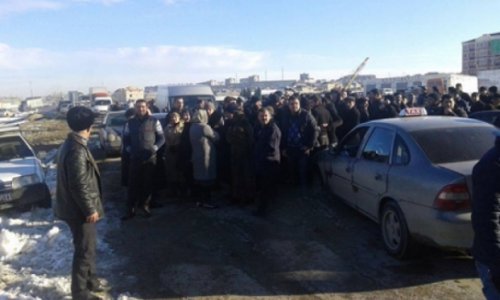 Müşfiqabadda aksiya: sakinlər yolu bağladılar - FOTO