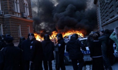 В Сараево подожгли президентский дворец