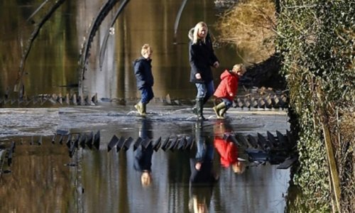 Темза затопила пригороды Лондона - ФОТО