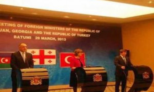 Началась трехсторонняя встреча глав МИД Азербайджана, Грузии и Турции