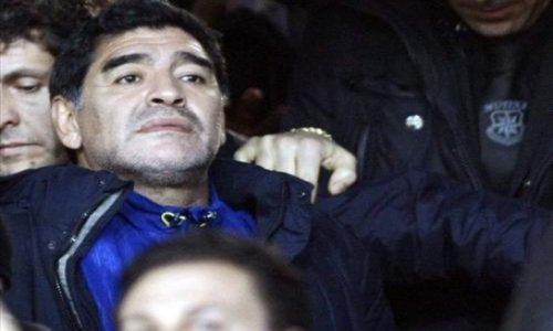 Maradona futbola qayıdır?