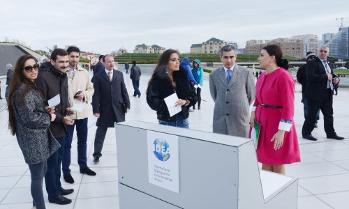 Prezident qızları “SƏMƏNİ” açılışında - FOTOLAR