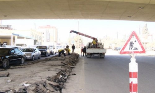 В Баку ремонтируется одна из центральных дорог