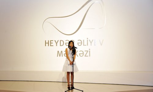 Арзу Алиева на выставке “Love Me, Love Me Not” -ФОТО