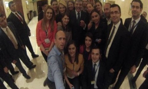 Türkiyə prezidenti selfi çəkdirdi