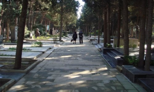 В Баку чиновник хотел покончить с собой