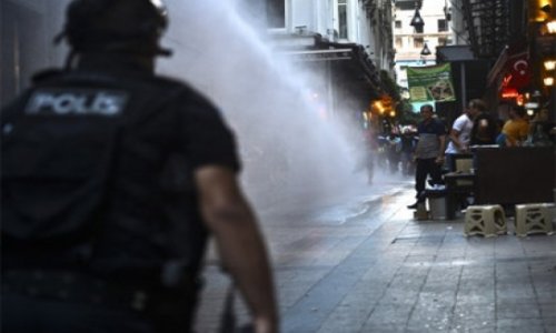 В Турции начались столкновения между полицией и участниками первомайских шествий