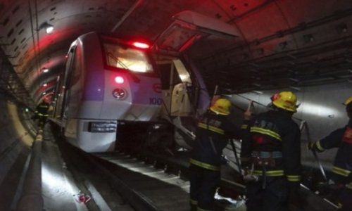 Metroda iki qatar toqquşdu