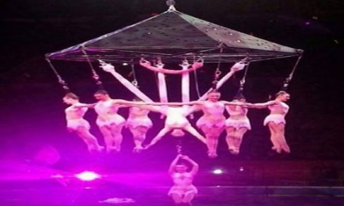 Eight women plunged 35 feet to the ground and crushed a dancer - VIDEO