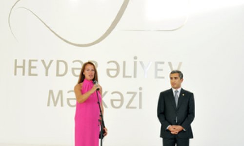 Prezidentin qızları sərgidə - FOTOLAR