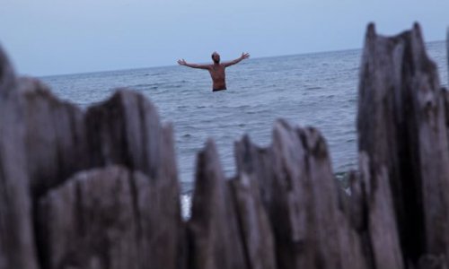 The man who didn't shower for an ENTIRE YEAR comes clean - PHOTO