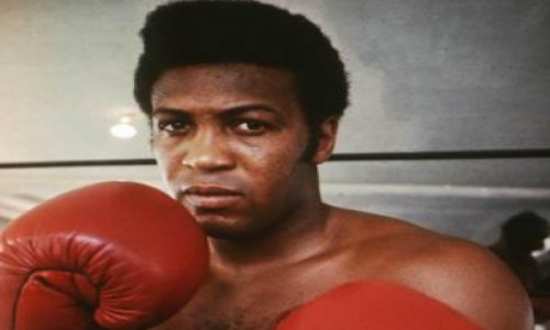 Умер чемпион мира по боксу, побеждавший Мохаммеда Али
