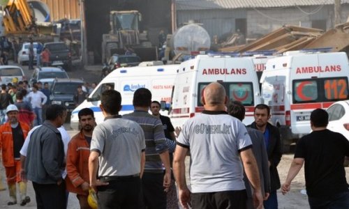 Deadly Turkey blast 'traps hundreds' - PHOTO