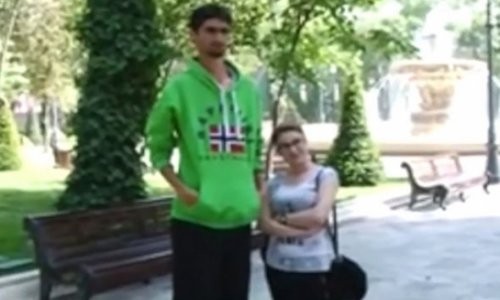 Самый высокий мужчина в Азербайджане – ВИДЕО
