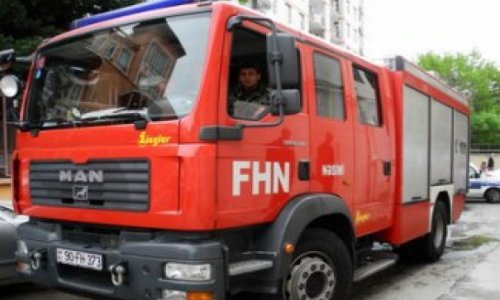 В Баку при пожаре в жилом доме погиб человек