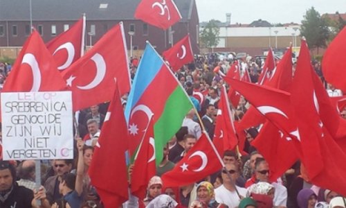 Azərbaycanlılar ermənilərə qarşı mitinq keçirdilər - FOTO