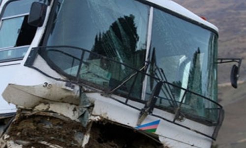 В Баку столкнулись два автобуса, пострадали 12 человек