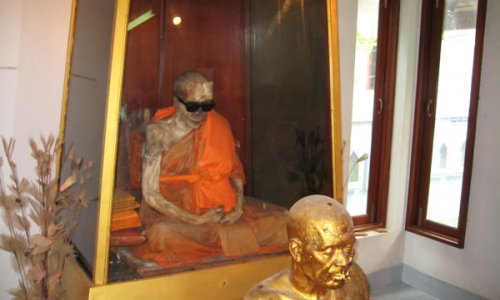 Mummified buddhist monk - PHOTO+VIDEO