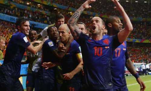 Голландия преподала Испании настоящий футбольный урок - ФОТО+ВИДЕО