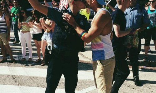 Moment a defiant police officer kissed his boyfriend - PHOTO