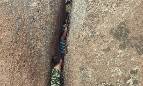 Woman gets stuck in tiny gap between rocks - PHOTO