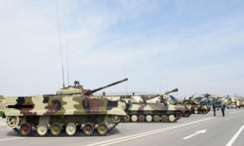 Russian arms exporters meet with official in Baku