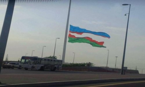 Ветер сорвал самый высокий флаг в Баку