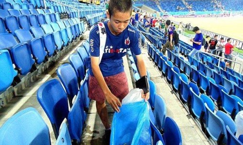 Japan fans CLEAN UP stadium following goalless World Cup - PHOTO