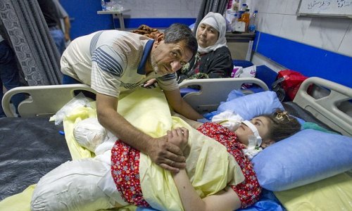 Iraqi girl, 15, and her mother each lose both their legs - PHOTO