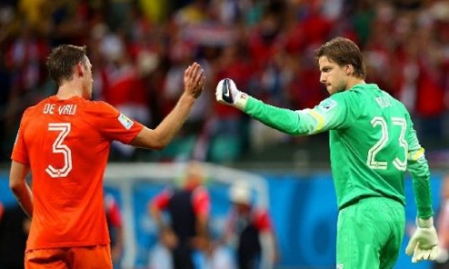 Голландия в серии пенальти выиграла  Коста-Рику