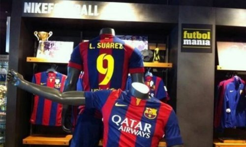 Luis Suarez shirts go on sale in Barcelona