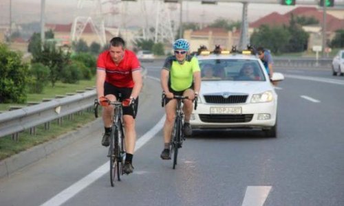 Polşalı rəsmilər Bakıda velosiped sürdülər - FOTO